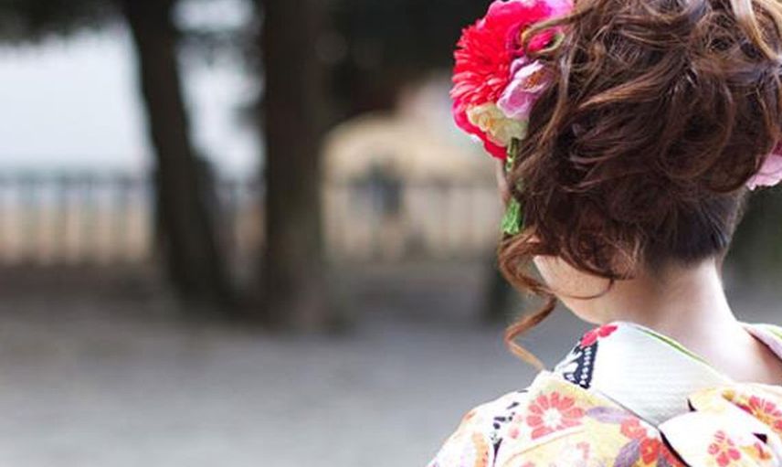 Japonya’da kız öğrencilerin saçını atkuyruğu yapması yasak! Nedeniyse şaka gibi