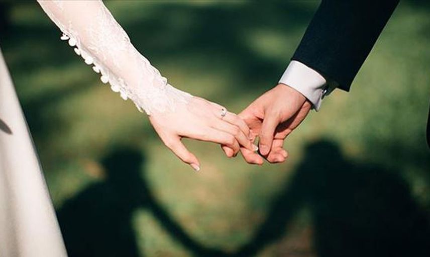 Şaka gibi olay! Düğün günü damat gelini konuklardan birisiyle aldattı kameraman her şeyi saniye saniye kaydetti