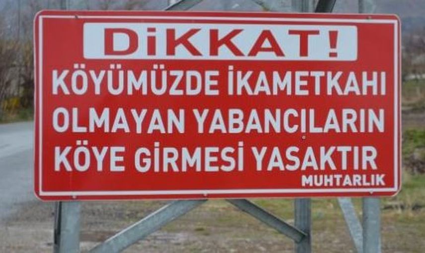 Muhtarın Köy Girişine Astığı Tabela Koronavirüsü Durdurdu!