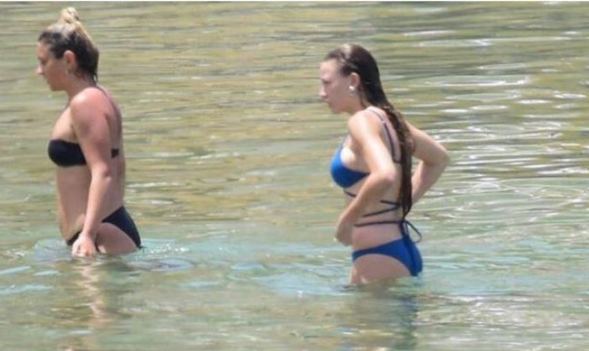 Serenay Sarıkaya'dan bikini pozları! Görenler fiziğine hayran kaldı