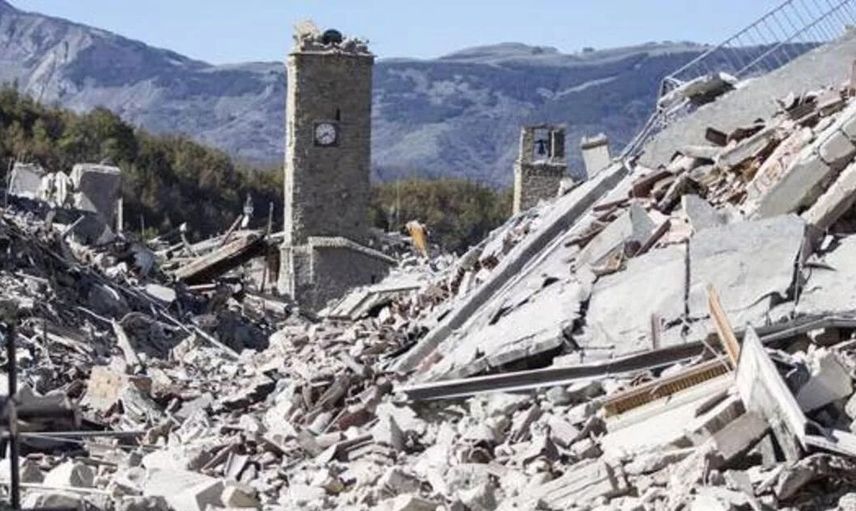 Korkutan deprem! 5.7 şiddetinde sallandılar insanlar sokağa çıktı