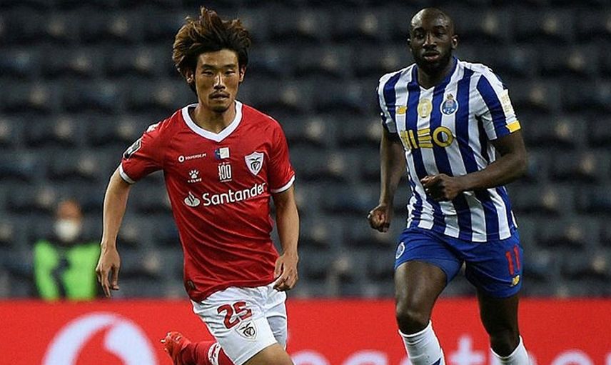 Fenerbahçe'nin futbolcunun kulübü Santa Clara ile temasa geçtiği belirtildi.