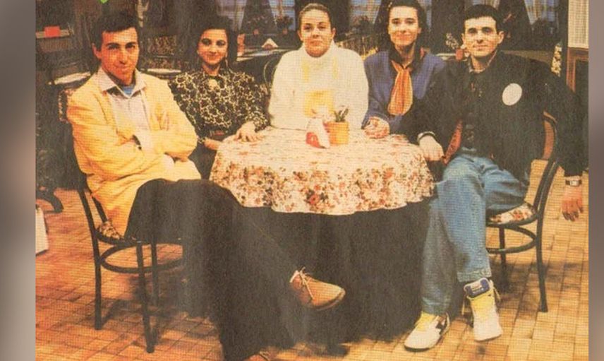 Fotoğraftaki gençler şimdi çok ünlü! Tanıyabildiniz mi?