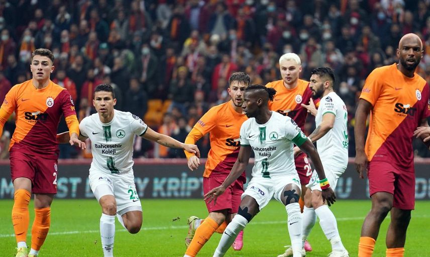 Ahmet Çakar Galatasaraylı Futbolcuları Yerden Yere Vurdu!