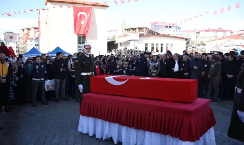 Türkiye'nin şehitlerine ağlıyor: Son yolculuklarına uğurlandılar