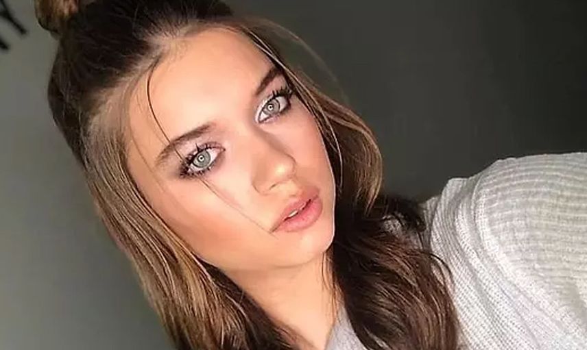 Yalı Çapkını'nın yıldızı Afra Saraçoğlu, göbeğine kadar inen dekoltesiyle geceye damga vurdu!