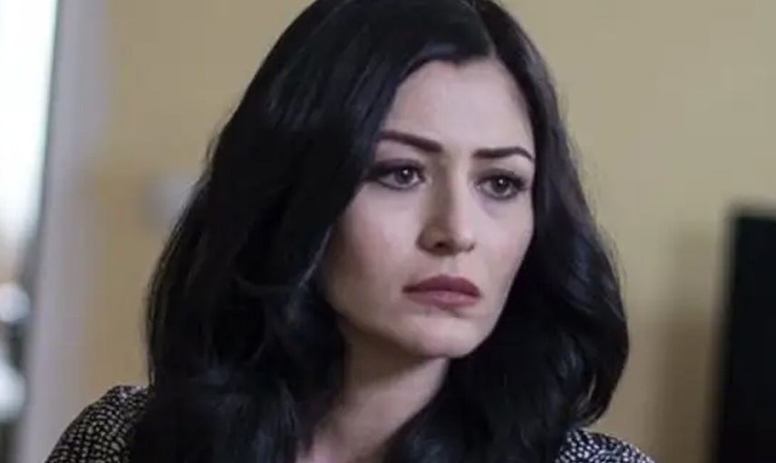 Deniz Çakır'dan Hülya Avşar'ın programında olay sözler: ''Öpüşmenin olmadığı ekranlarda''