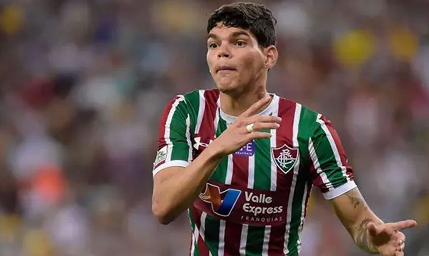 Fenerbahçe sol bek transferinde gündemine Ayrton Lucas'ı aldı!