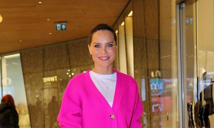 Ebru Şallı kimdir?