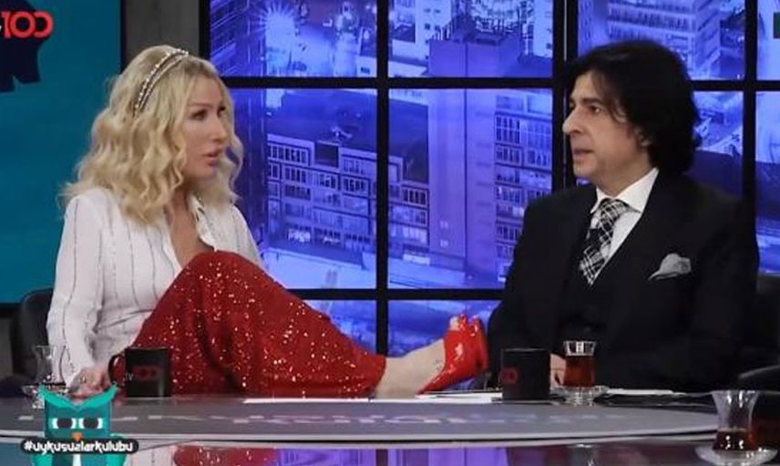 Seda Sayan canlı yayında olduğunu unuttu bacağını masaya koyup…Okan Bayülgen müdahale etmek zorunda kaldı