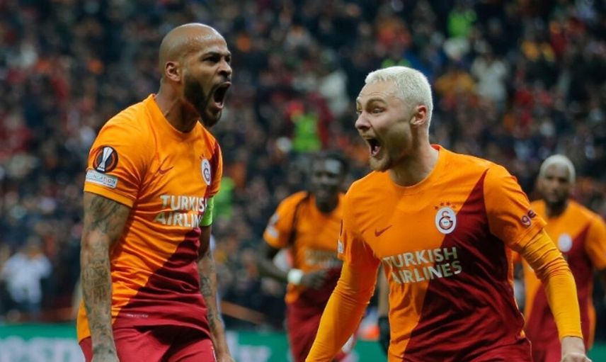 Galatasaraylı Victor Nelsson bu sezonu kötü geçirmelerinin nedeninin Domenec Torrent değil futbolcular olduğunu söyleyerek hocasını savundu