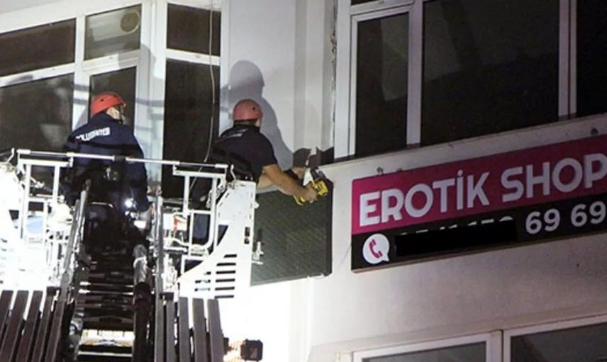 Bolu’da erotik shop tabelası dikkat çekti