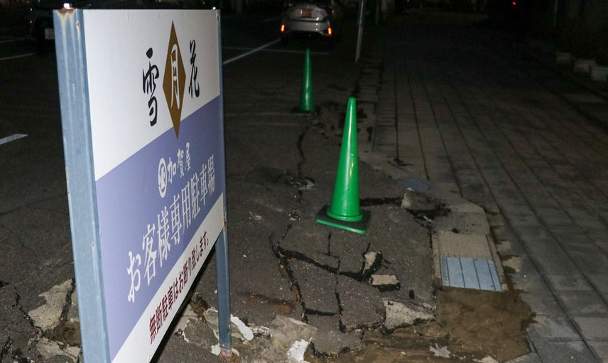 Japonya'da art arda depremler meydana geldi