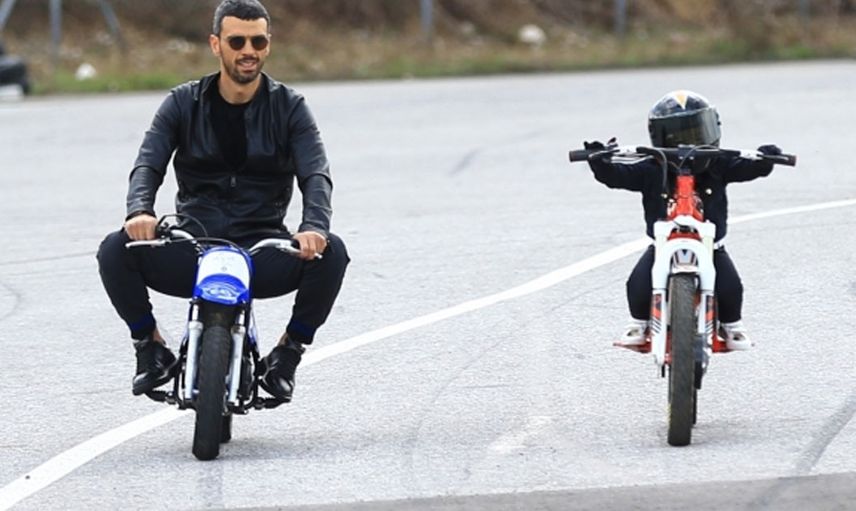 Kenan Sofuoğlu’nun yarışa hazırladığı 4 yaşındaki oğlu kaza yaptı