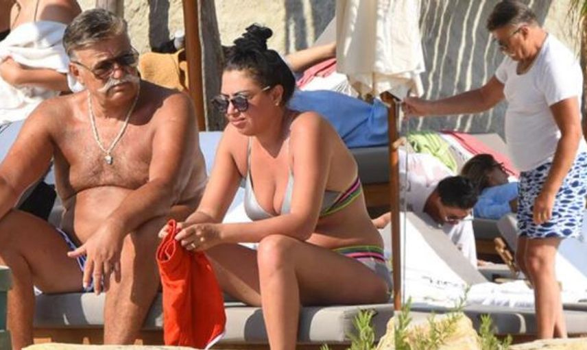 Nuri Alço Eşi Burcu Sezginoğlu ile Çeşme'de Tatilde