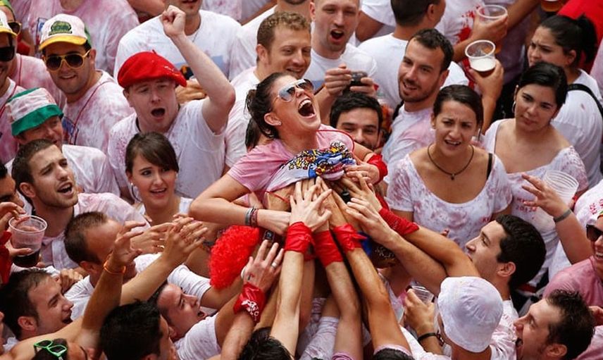 Dünyanın En İlginç Festivalinde Kadınlara Yaptıklarına Akıl Sır Ermiyor