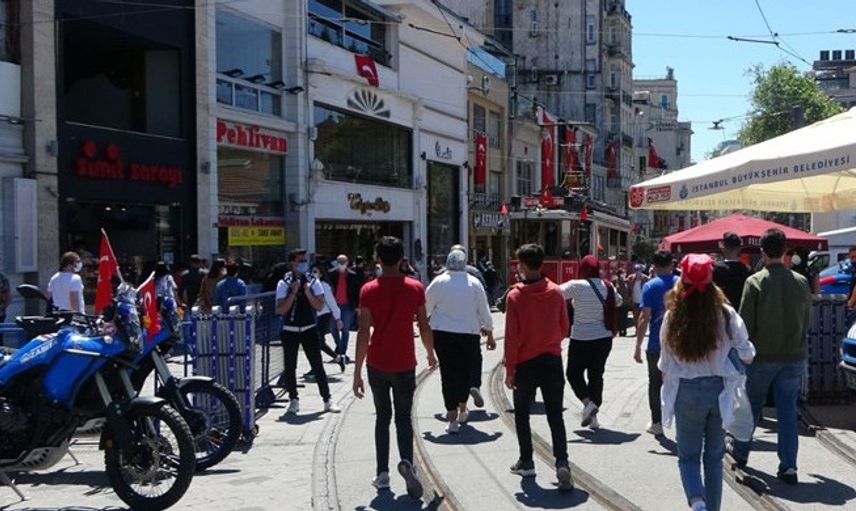 Taksim’de Korkutan Kalabalık!