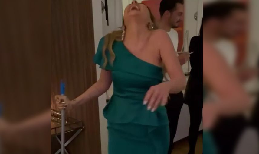 Ünlü şarkıcı Hadise'den evinde verdiği partideki konuklarına özel şov: Temizlik sopasıyla cesur dans!