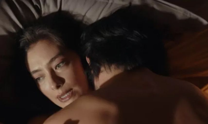 Bu sahneler evlilik bitirir! Neslihan Atagül'ün yeni filmdeki cesur sevişme sahnesi olay oldu
