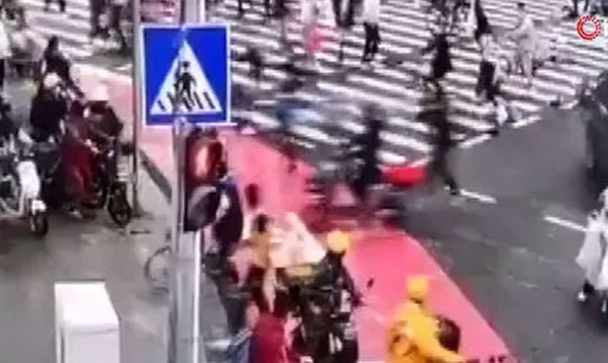 Katliam gibi kaza: Bir anda yayaların arasına daldı, çok sayıda ölü ve yaralı var