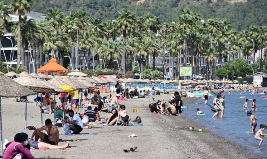 Marmaris'te Termometreler 41 Dereceyi Gösterdi: Plajlara Akın Ettiler