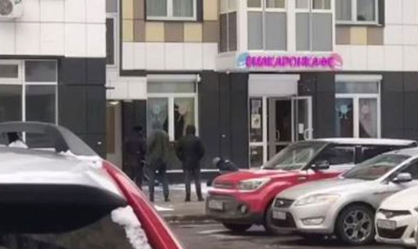 Rusya'da mutluluğunu kıskandığı arkadaşının bebeğini 13. kattan attı!