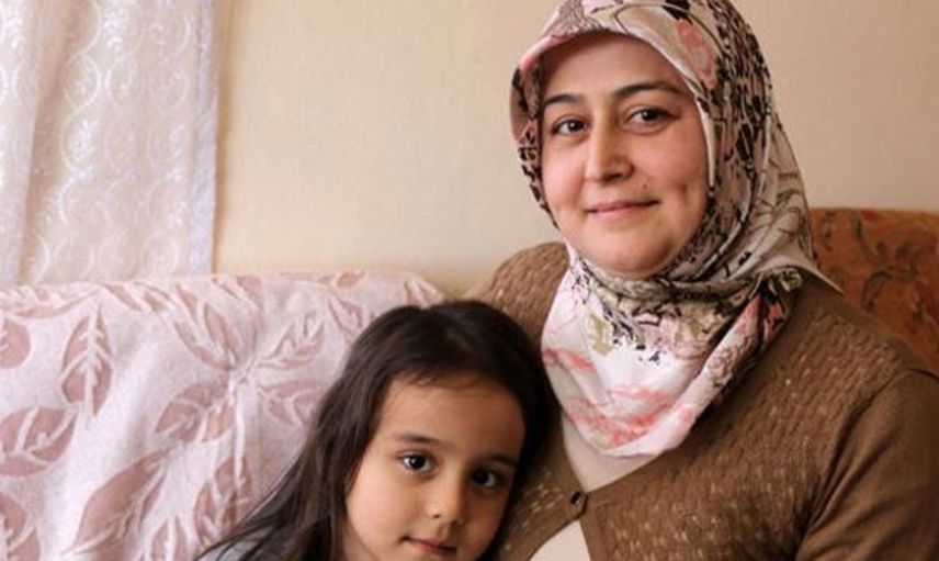 Genç Kadın Ehliyetine Yazdırdığı Yazı ile Gündem Oldu