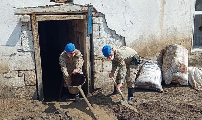 Selden Etkilenen Vatandaşlara Jandarma Yardım Eli Uzattı!