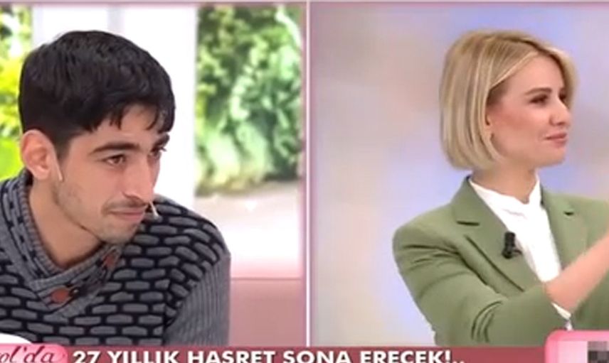 ATV ekranlarının sevilen programı Esra Erol’da göz yaşları sel oldu! Murat Kalkar 26 yıl sonra annesine kavuştu
