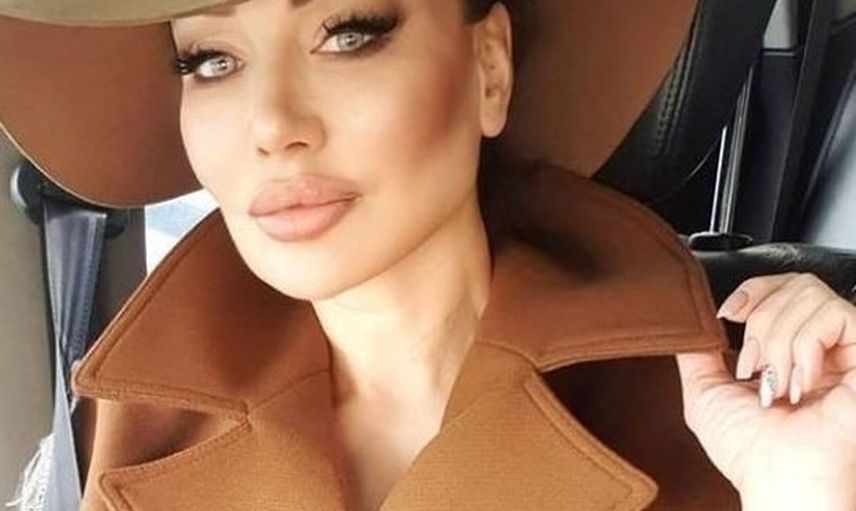 Angelina Jolie'ye Benzemek için Türlü Estetikler Yaptıran Umut Akyürek'in Parmak Isırtan Pozlar
