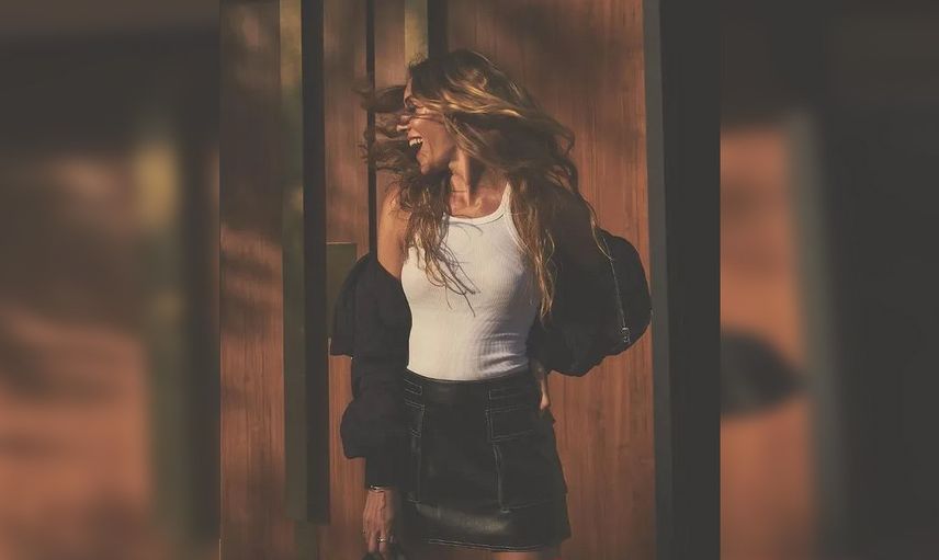 Güzel anne Sinem Kobal'ın süper minili pozlarına yorum yağdı!
