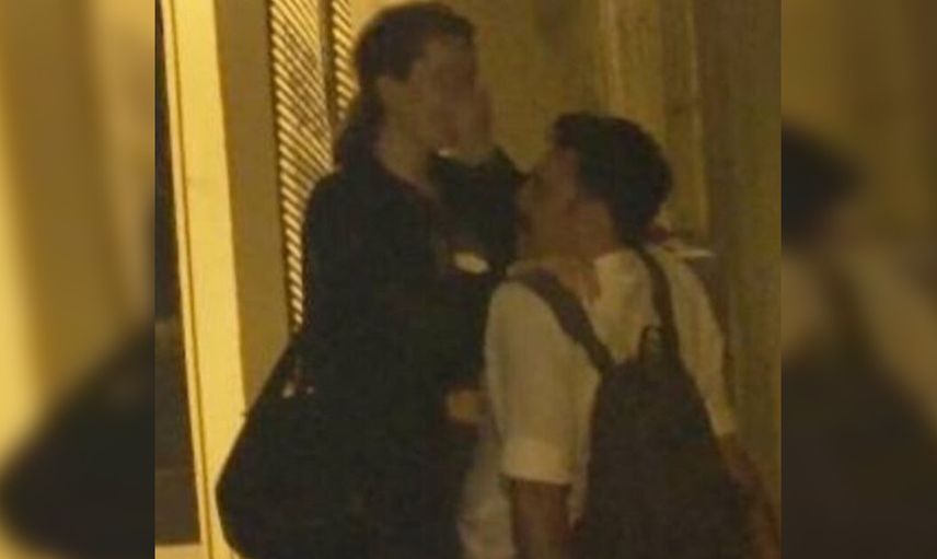 Taksim’in ortasında dudak dudağa yakalandılar! Bülent Emrah Parlak ve gizemli esmerin aşk gecesi: Meğer evli bir oyuncuymuş!