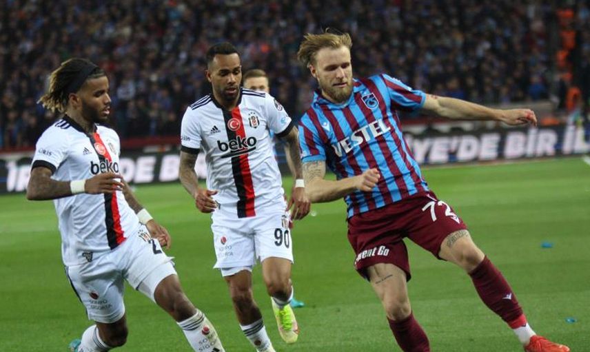 Erman Toroğlu, Trabzonsporlu futbolcuların erkenden şampiyon olma isteğinin takımda strese yol açtığını söyledi