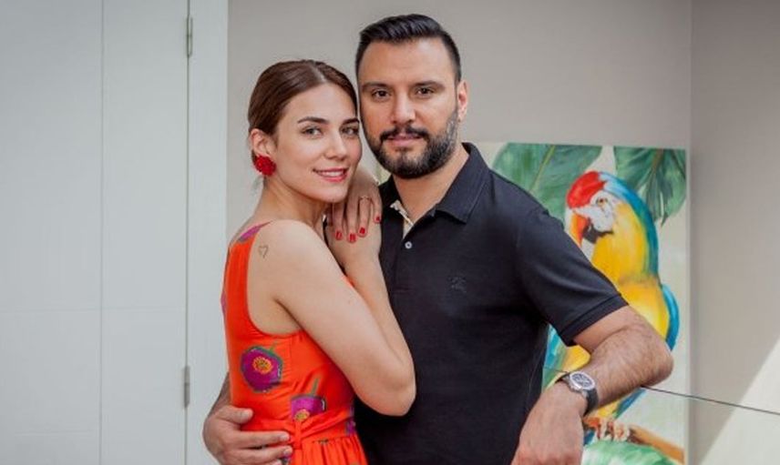 Buse Varol'la boşanmanın eşiğinden kıl payı dönen ünlü şarkıcı Alişan eşinin doğum gününü büyük aşkla kutladı