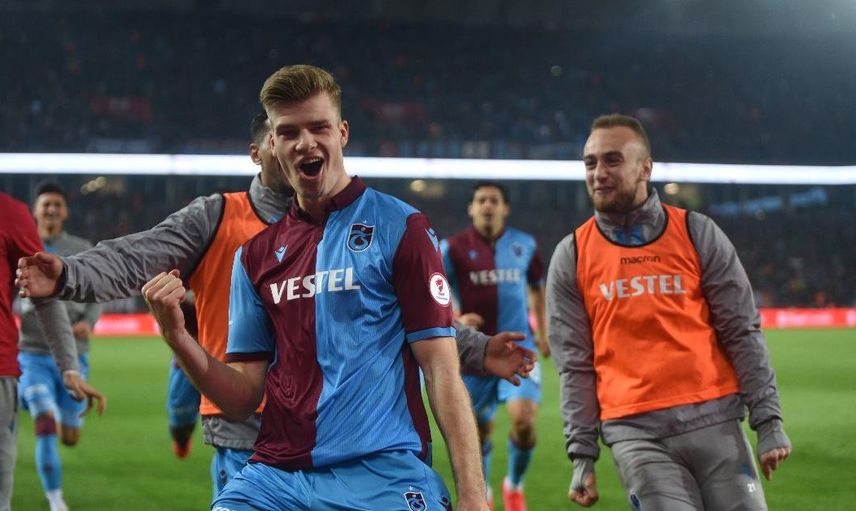 Fenerbahçe ve Trabzonspor, Alexander Sörloth Transferinde Yengeye Takıldı!