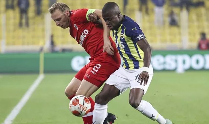 Fenerbahçe-Antwerp Maçında Oyundan Alınan Mesut Özil, Büyük Tepki Gösterdi!