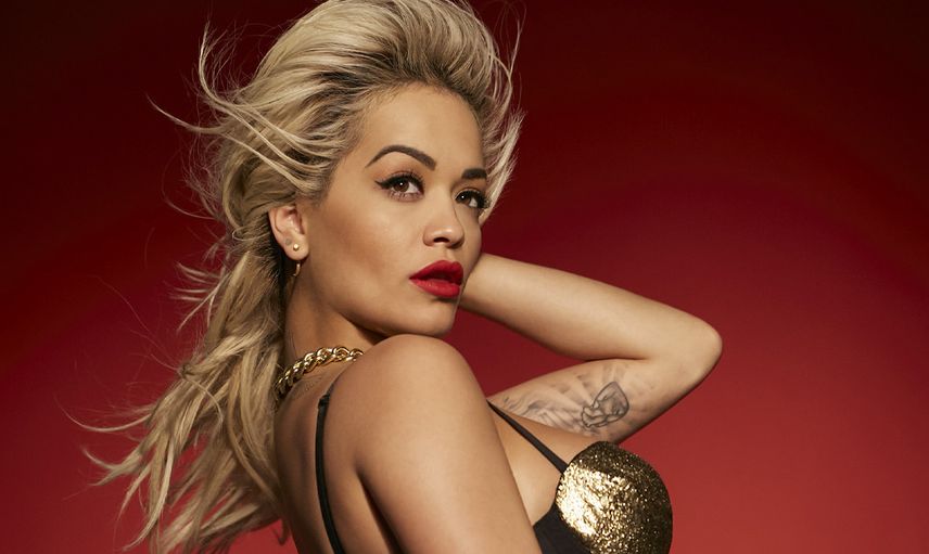 Rita Ora transparan elbisesiyle alışveriş yaptı