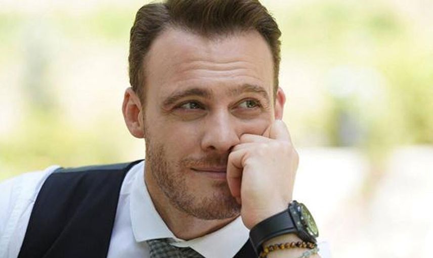 Kerem Bürsin kimdir? 