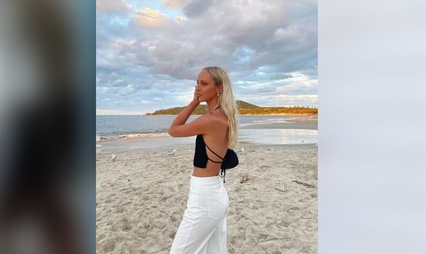 Giydiği kıyafetler müstehcen bulunduğu için işten kovuldu! Ardından öyle bir fotoğraf paylaştı ki servet kazanıyor