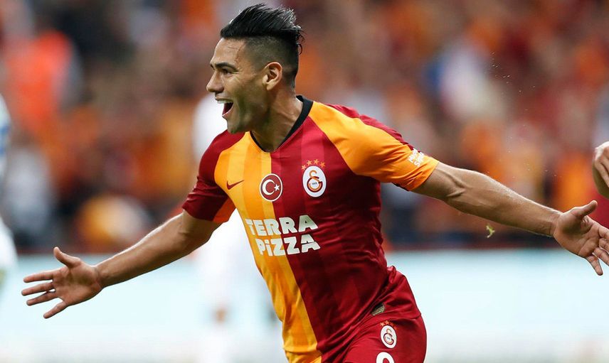 Galatasaray'da Burak Elmas Takımdan Ayrılacak İsimleri Açıkladı!