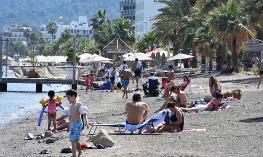 Marmaris'te Termometreler 41 Dereceyi Gösterdi: Plajlara Akın Ettiler