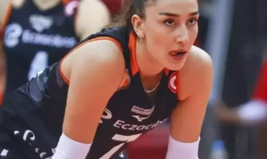 Filenin Sultanları'ndan Hande Baladın'ın cesur pozlarına beğeni yağdı: Derin bacak ve sırt dekoltesi dikkat çekti!