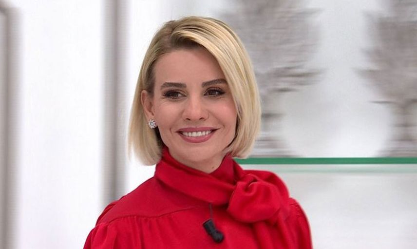 Türk televizyonları böyle rezillik görmedi! Esra Erol'da koca karısını canlı yayında dövdü Esra Erol kılını bile kıpırdatmadı!