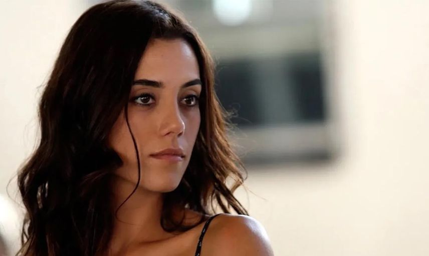 Sadakatsiz dizisinin Asya’sı Cansu Dere mayolu fotoğrafıyla sosyal medyayı yaktı geçti