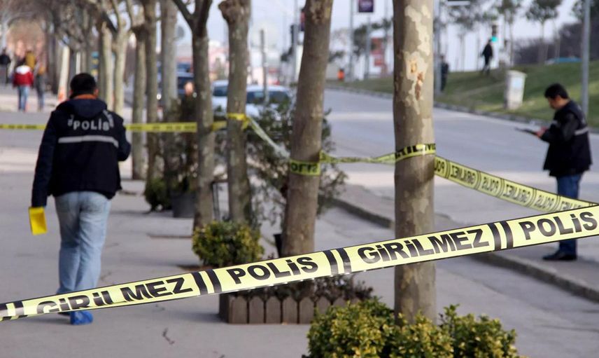 Kızı eve girdi