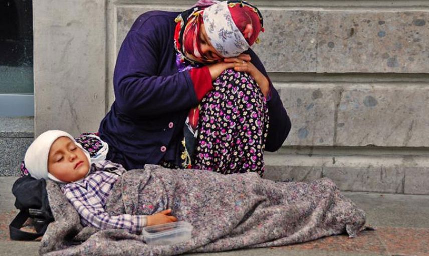 Dilencilerin kucaklarındaki bebeklerin neden hep uyudukları belli oldu! İşte kan donduran o gerçek