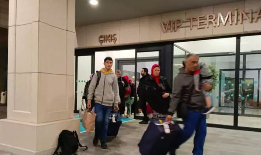 142 Türk vatandaşı Gazze'den döndü: İşte o gözyaşlarına boğan kareler...