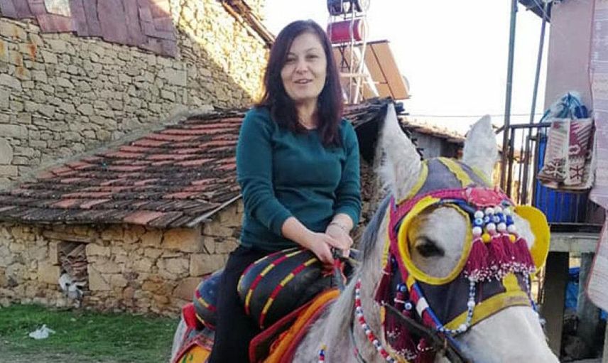 Uşak'ta Kocasını 3 Yerinden Bıçakladı: Cinayet Sebebi Ortaya Çıktı!