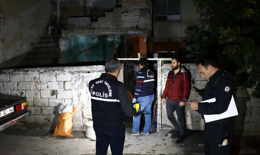 Afyonkarhisar'da kayınpeder gelinini bastı!