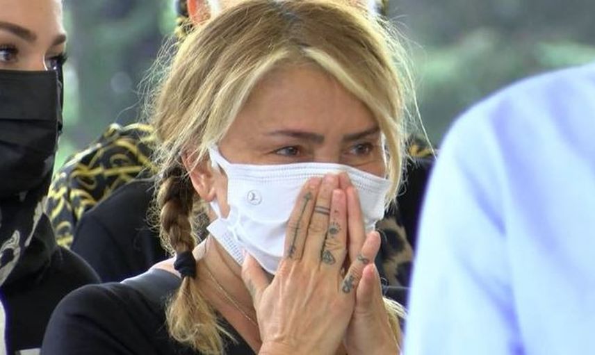 Şarkıcı Yonca Evcimik'in Annesi Son Yolculuğuna Uğurlandı!